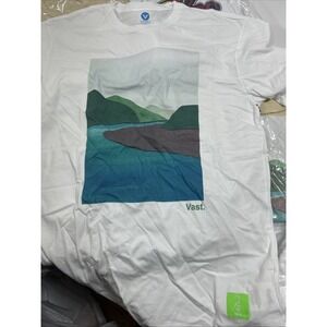 Vast Life‎ Graphic T Shirt Size Medium NWT